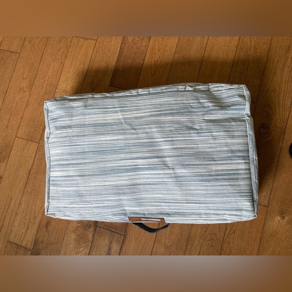 Cloth soft side blue/white underbed storage cases 31” x 19”x 6”EUC (3 available) - Picture 7 of 11